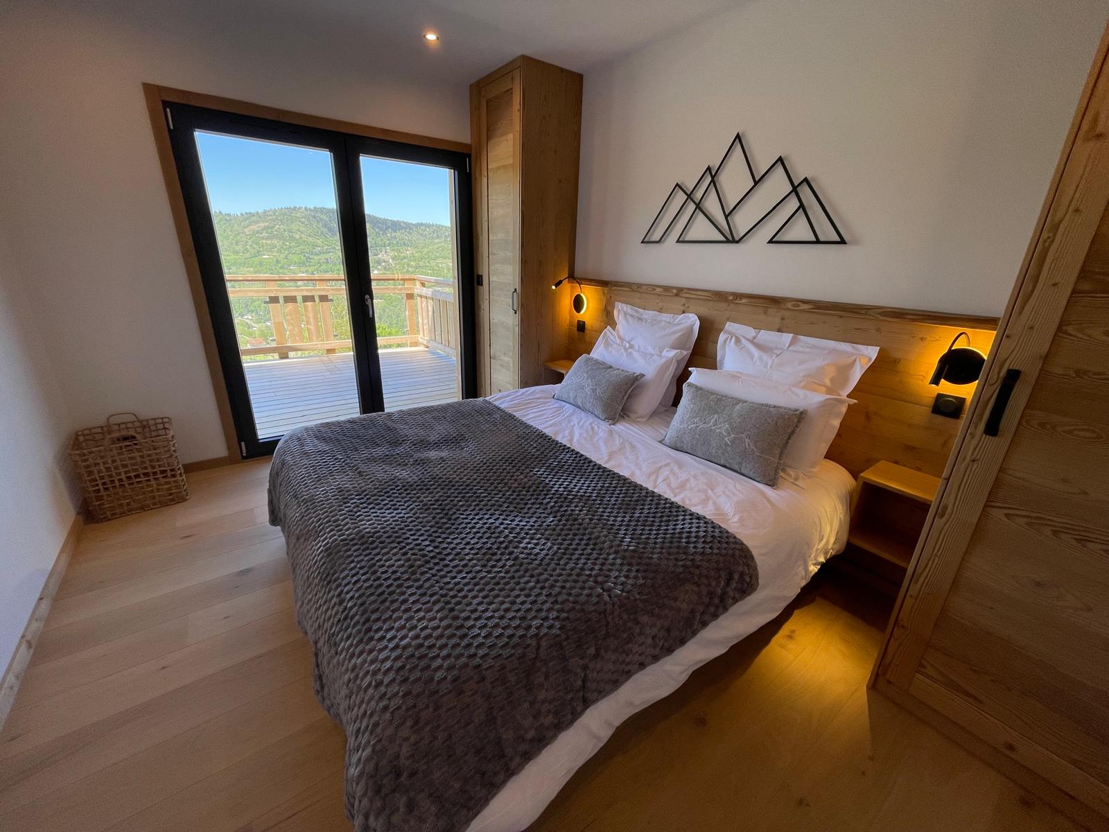 Première chambre double du chalet avec lit de 180 cm